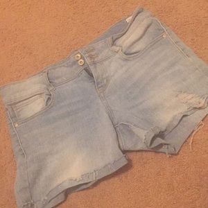 L.e.i Cut-off jean shorts